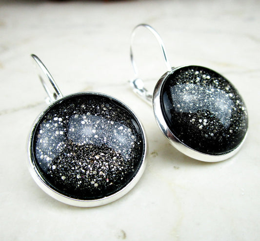 Silvester-Look: Glitzernder Schmuck für einen glamourösen Auftritt