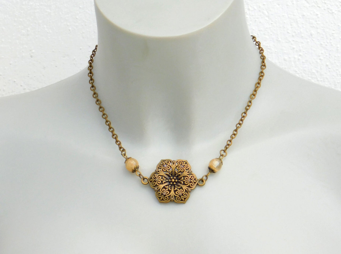 Bronzefarbene Blumenkollier-Kette