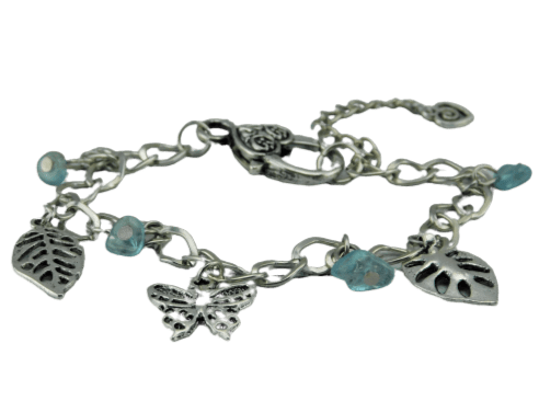 Bettelarmband in Silberfarbe Cyan und kleinen Anhängern - Vintage Schmuckstübchen