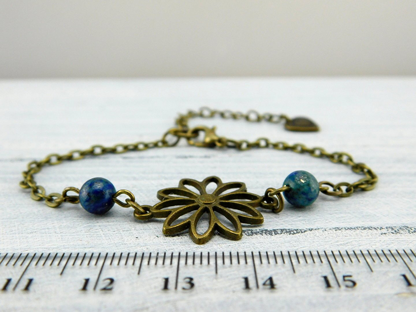 Bronzefarbenes Armband "Sonnenblume" mit blauen Perlen