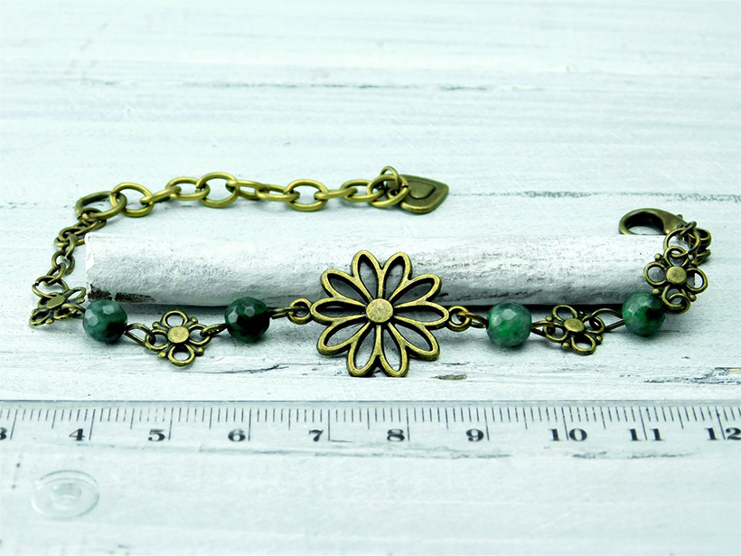 Bronzefarbenes Armband "Sonnenblume" mit blauen Perlen
