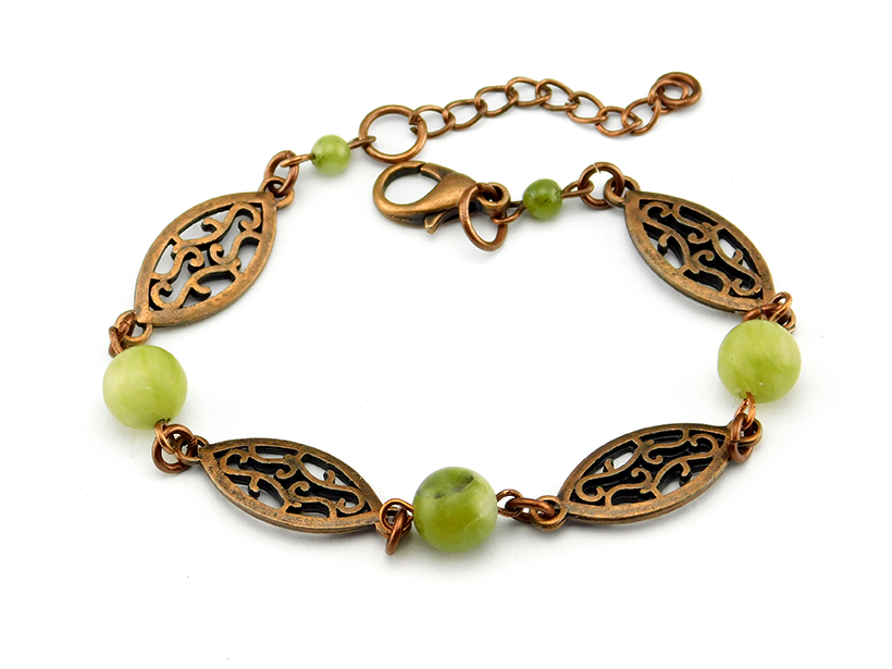 Armband mit grünen Jadeperlen