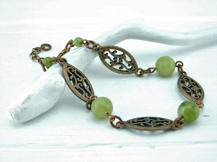 Armband mit grünen Jadeperlen