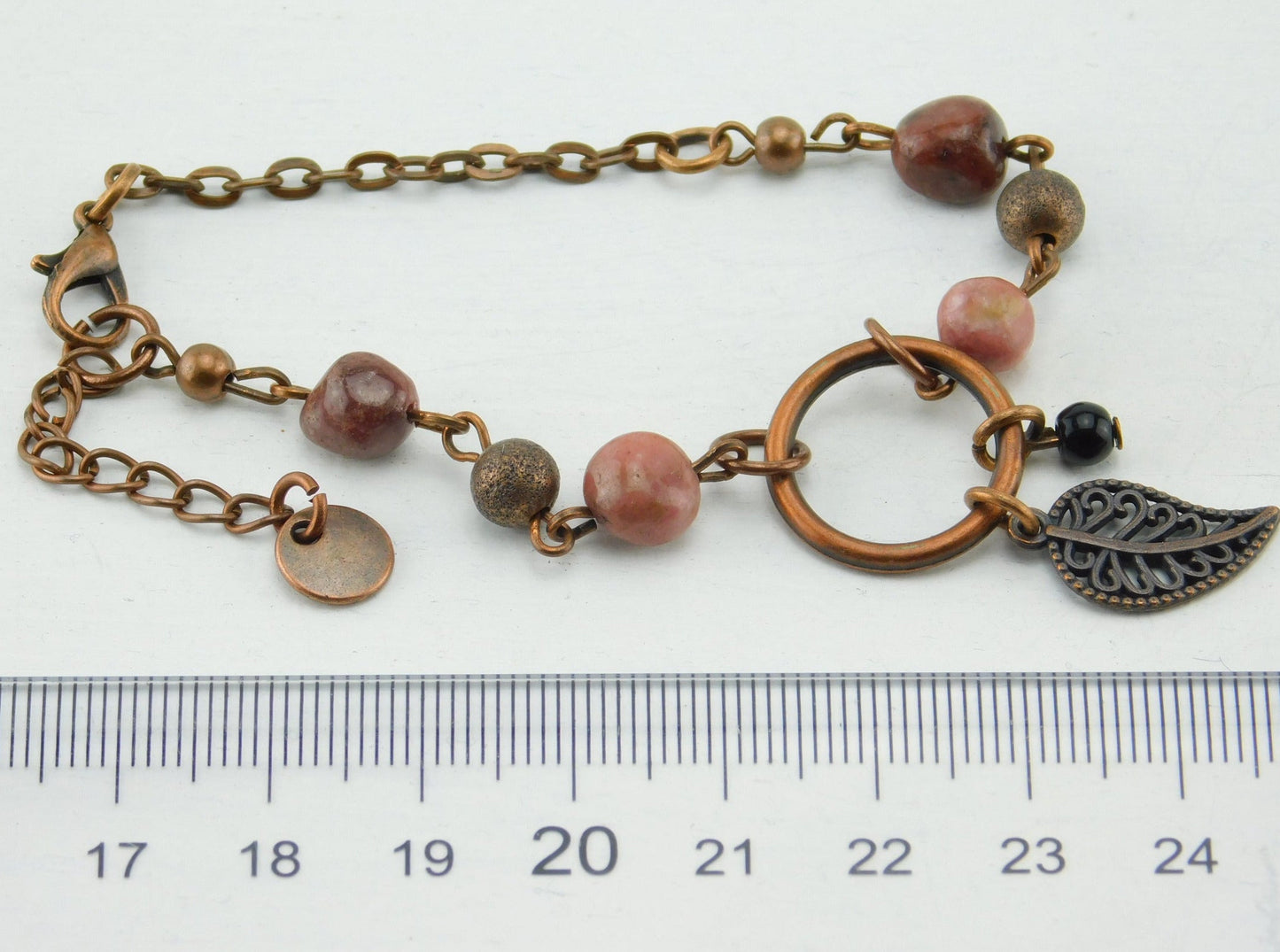 Armband mit Rhodonit Steinchen - Kupferfarben
