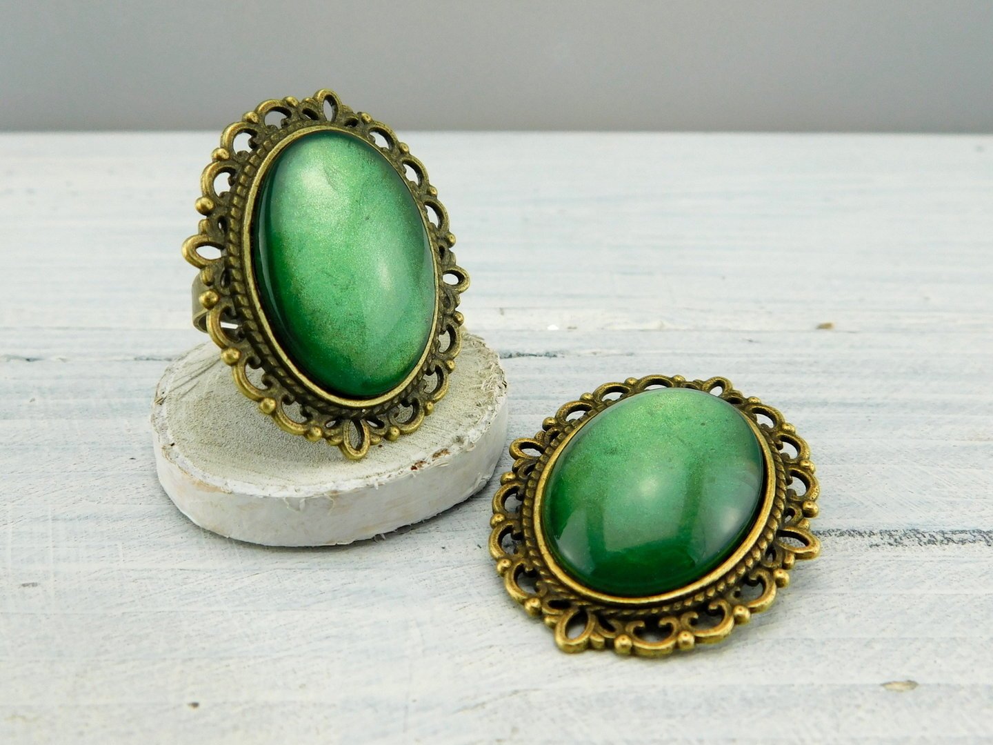 Geschenkset "Maigrün" mit Ring und Brosche - Vintage Schmuckstübchen