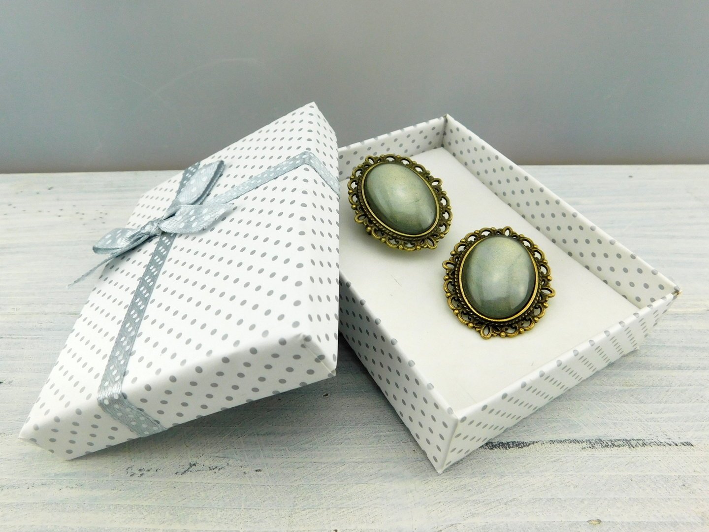 Geschenkset "Helles Khakigrün" mit Ring und Brosche - Vintage Schmuckstübchen