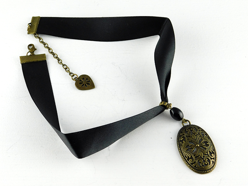 Handgefertigtes Nachtschwarzes Halsband