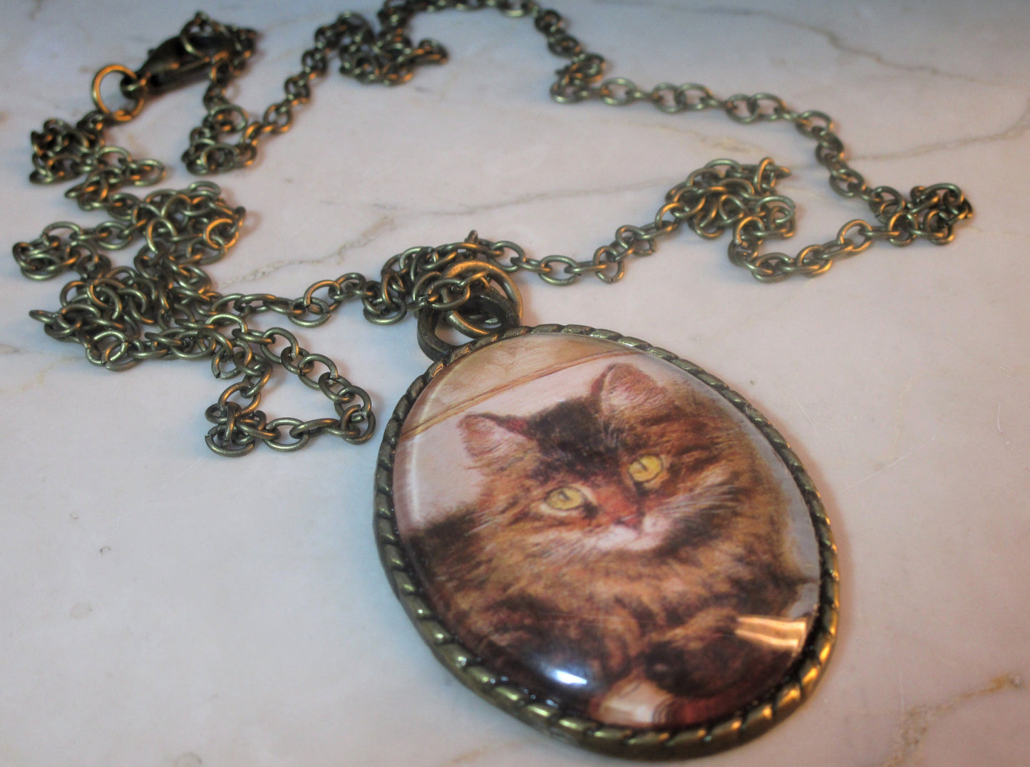 Cabochon Kette mit Bild von einem Häschen oder Kätzchen in Bronzefarbe - Vintage Schmuckstübchen