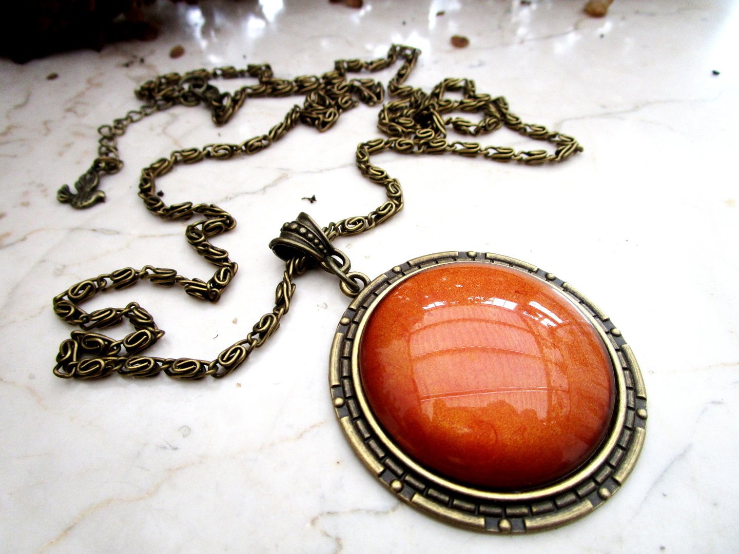 Halskette mit rundem Cabochon-Anhänger - Vintage Schmuckstübchen