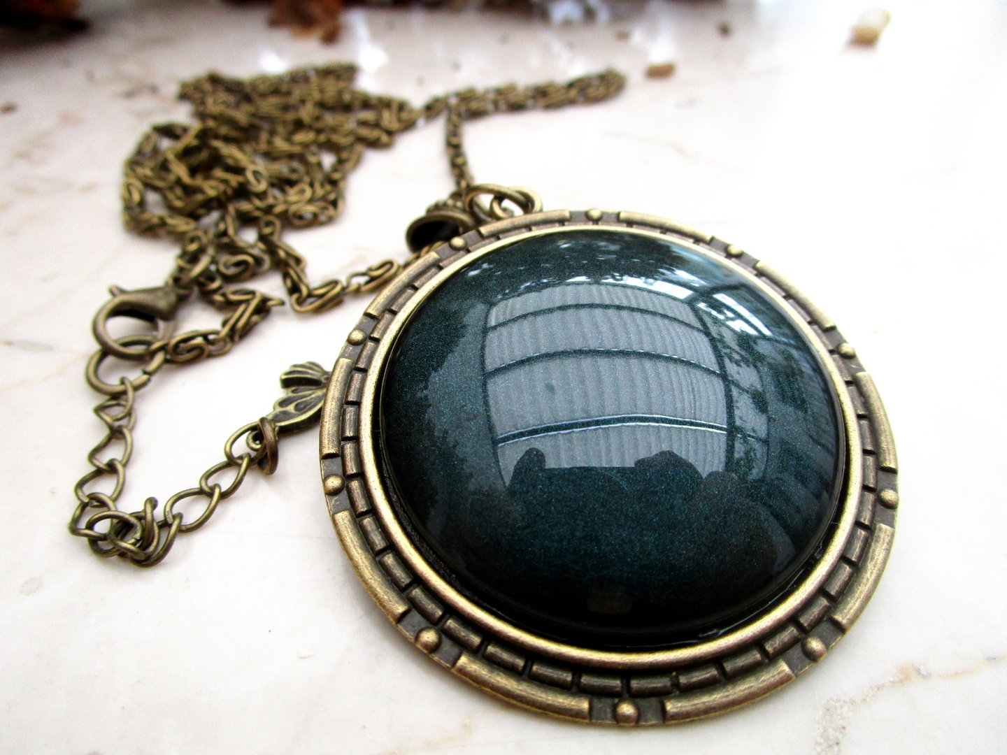 Halskette mit rundem Cabochon-Anhänger - Vintage Schmuckstübchen