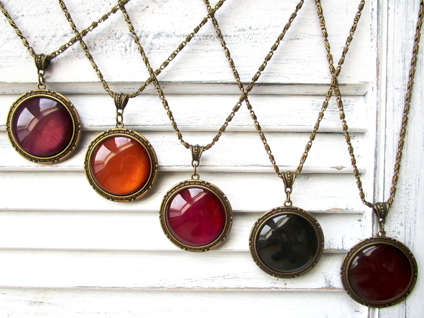 Halskette mit rundem Cabochon-Anhänger - Vintage Schmuckstübchen