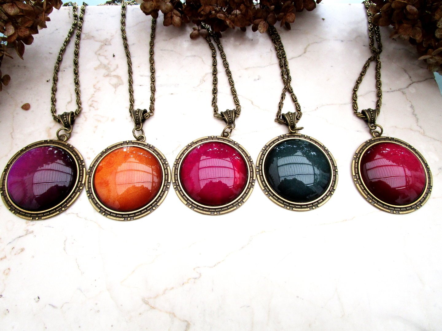 Halskette mit rundem Cabochon-Anhänger - Vintage Schmuckstübchen