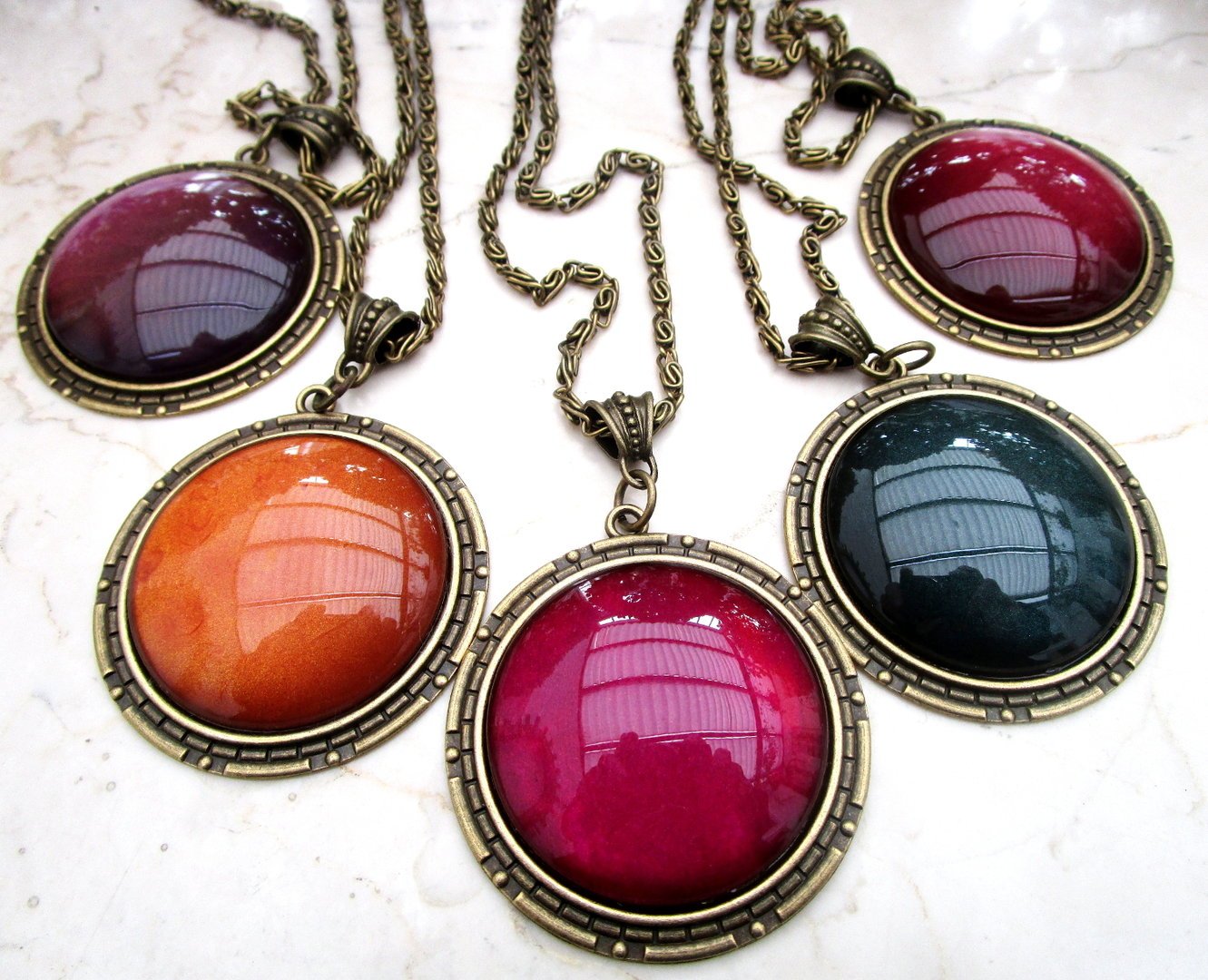 Halskette mit rundem Cabochon-Anhänger - Vintage Schmuckstübchen
