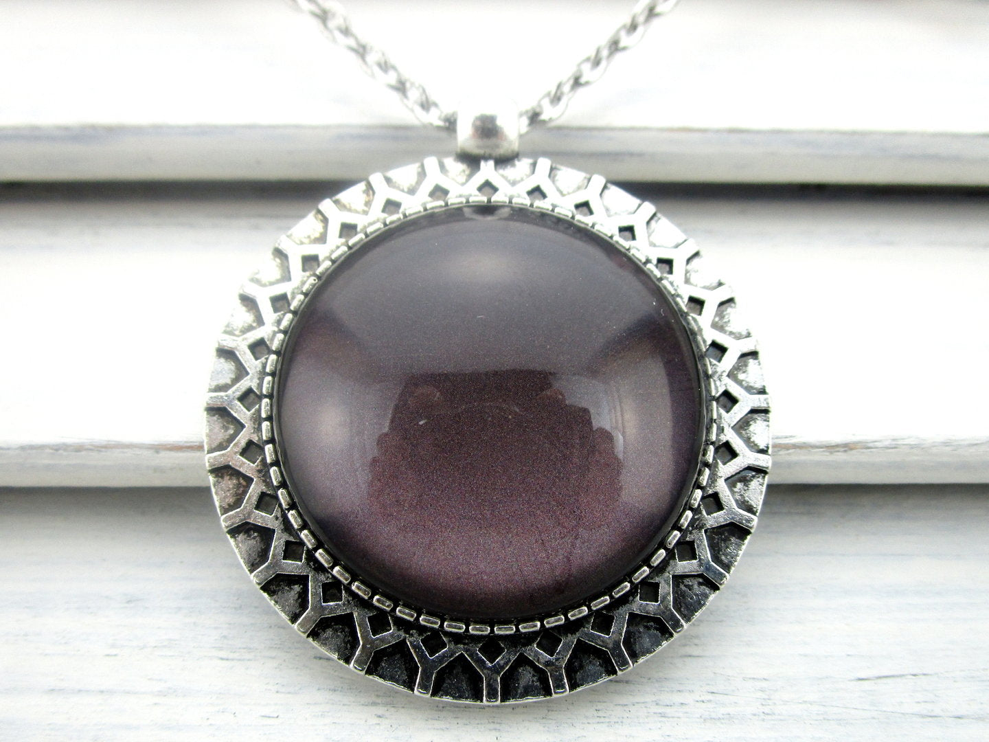 Lange Cabochonhalskette "Veilchen" mit Rosenquarz