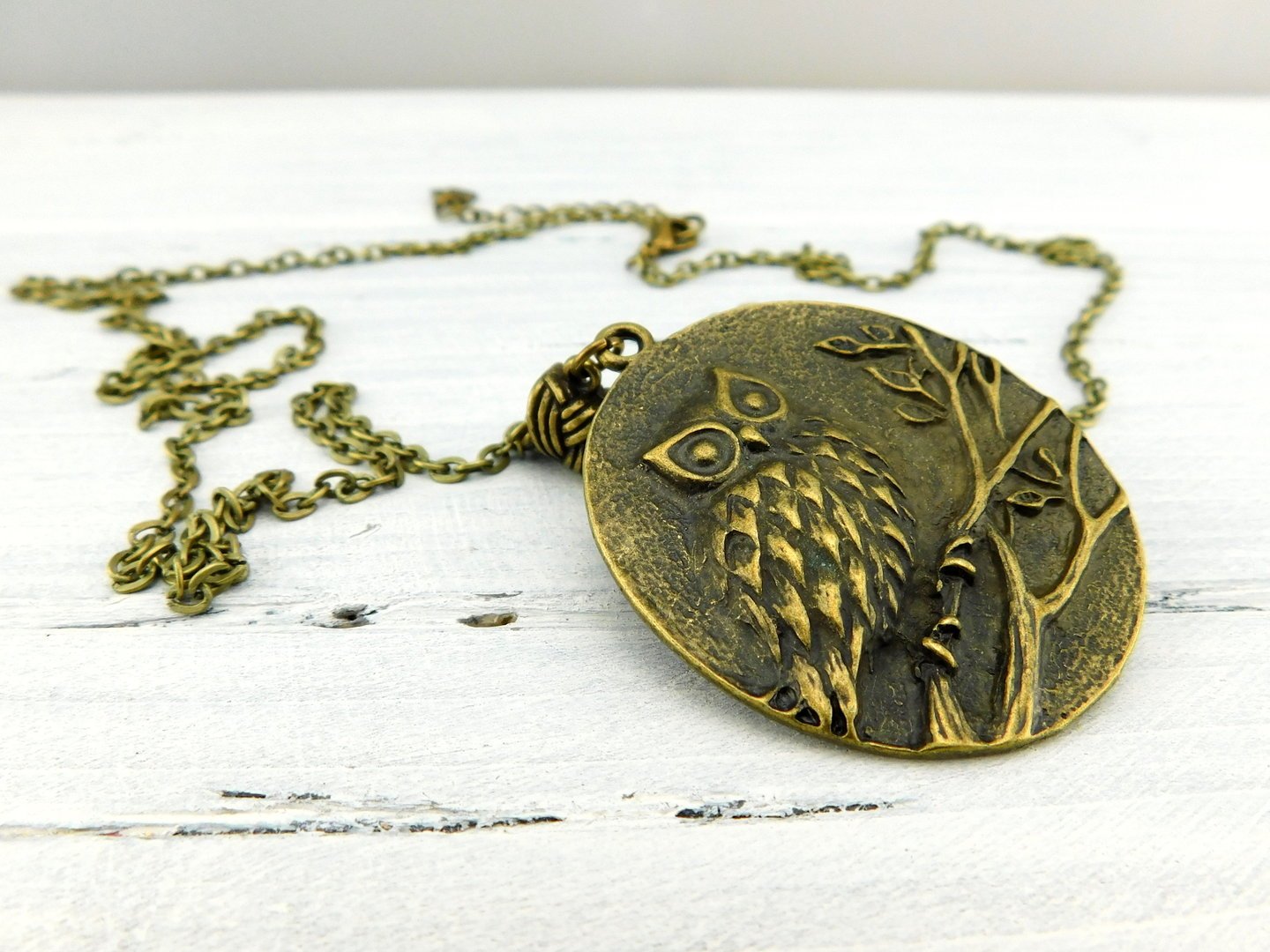 Halskette mit Eulenanhänger in Bronze