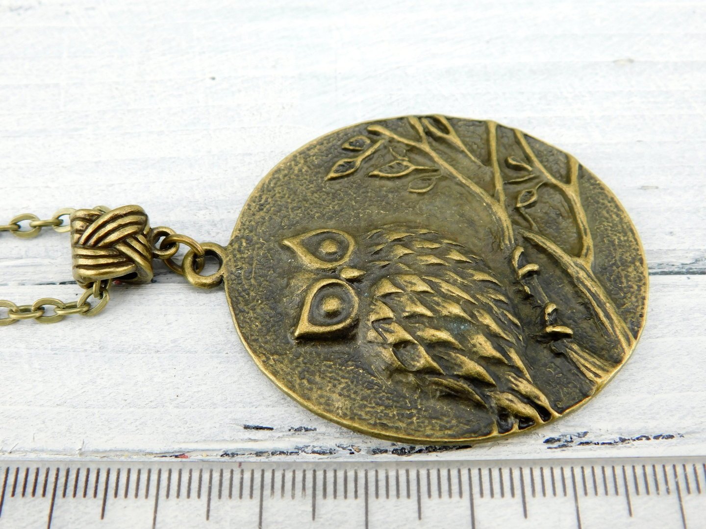 Halskette mit Eulenanhänger in Bronze