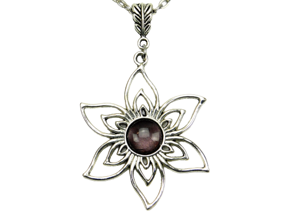 Lange Halskette mit Blumenanhänger in Silber