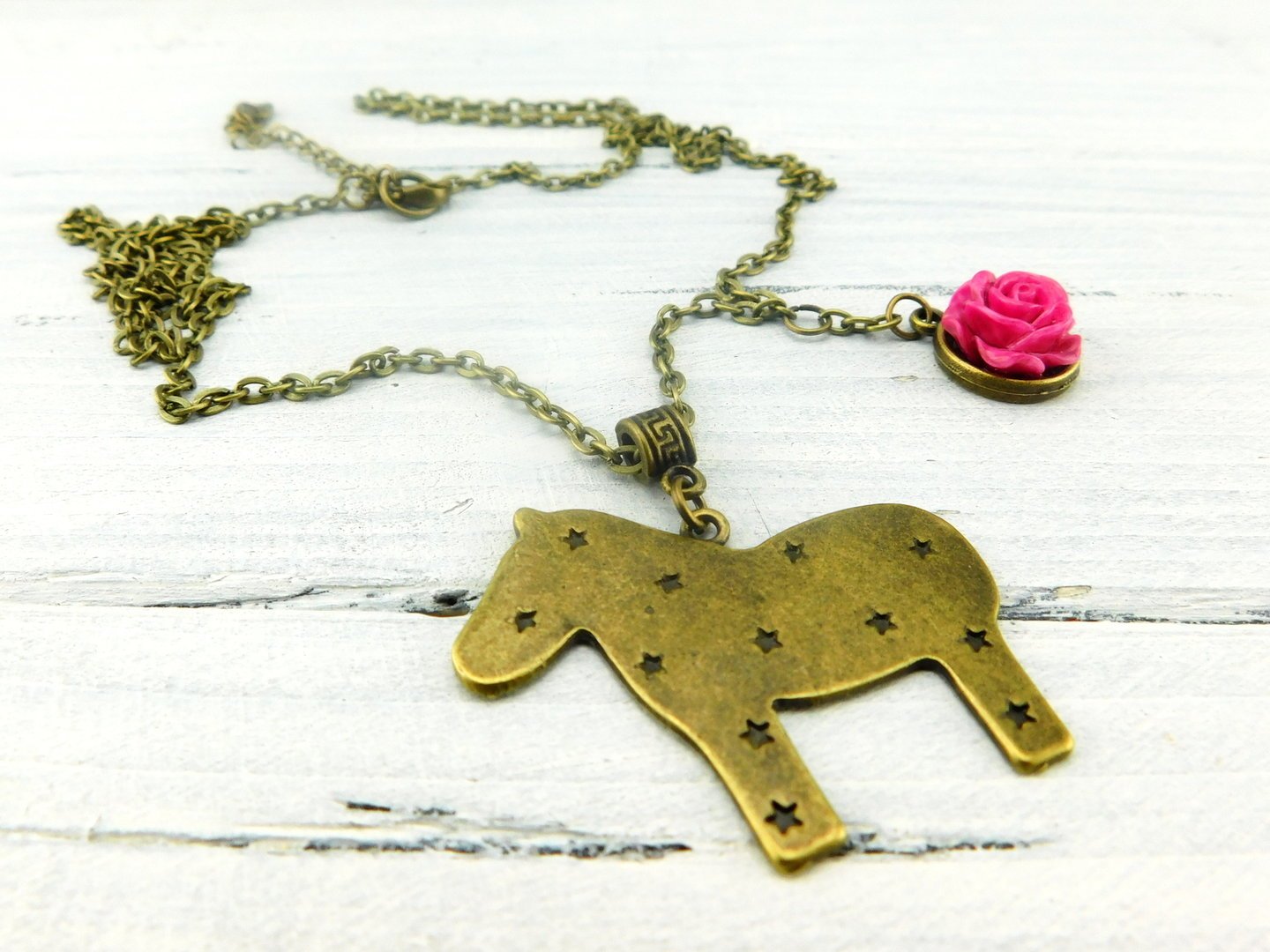 Lange Halskette "Spielzeug Pferdchen" in Bronze Pink