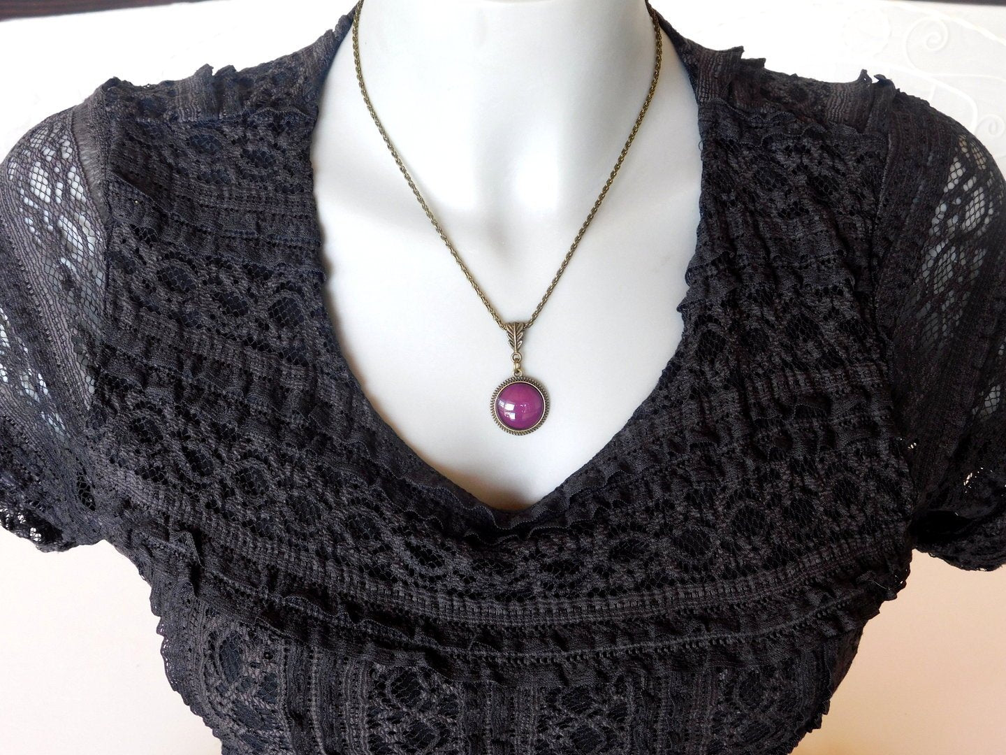 Halskette "Berry, Berry!" mit rundem Cabochon-Anhänger