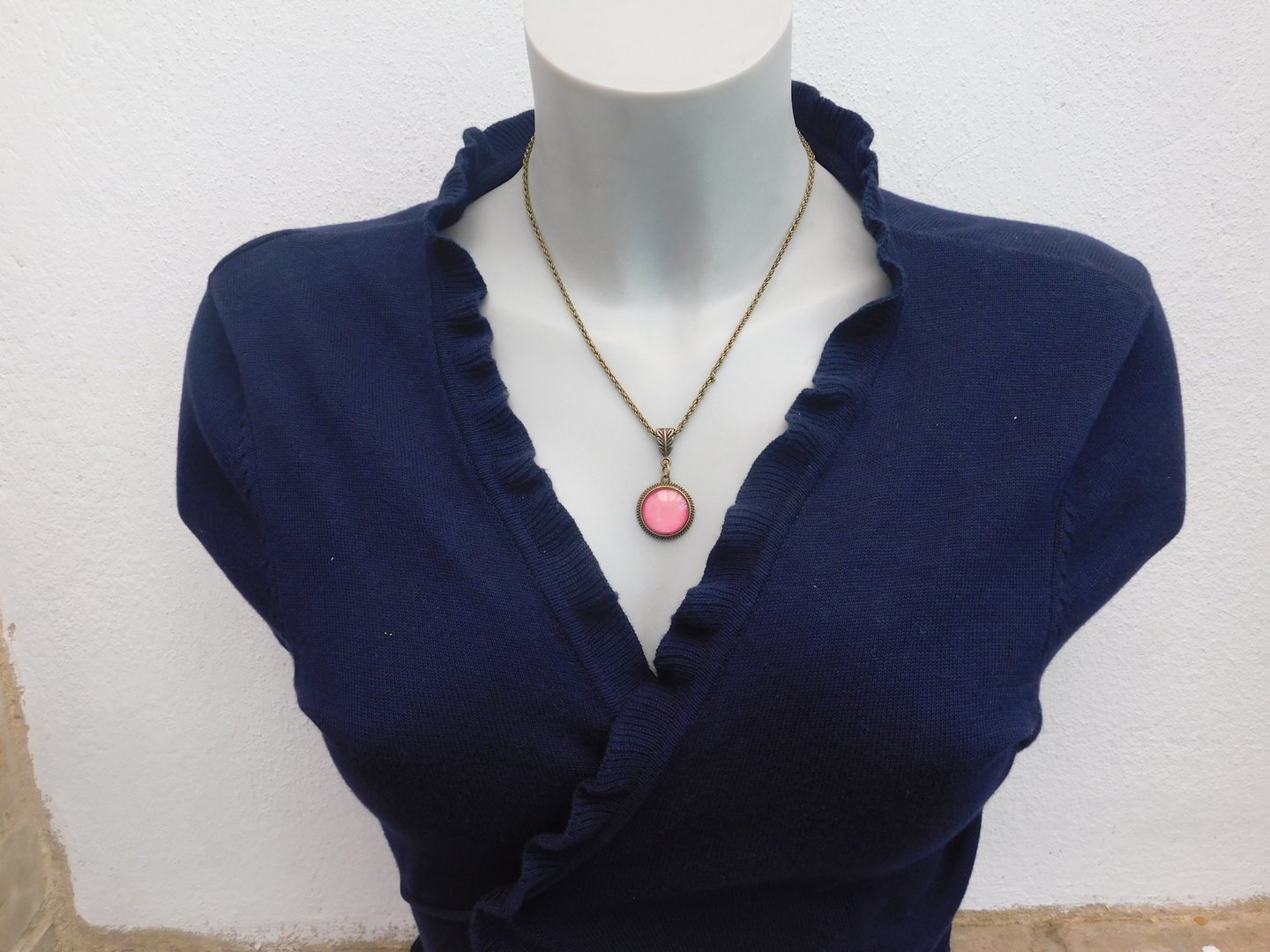 Halskette "Berry, Berry!" mit rundem Cabochon-Anhänger