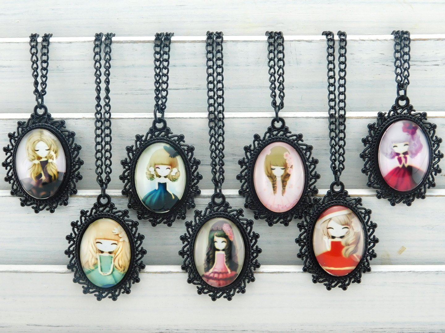 Halskette "Manga Girls" in Schwarz