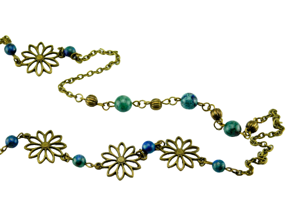 Sommerliche verspielte Halskette mit blauen Chrysokollperlen