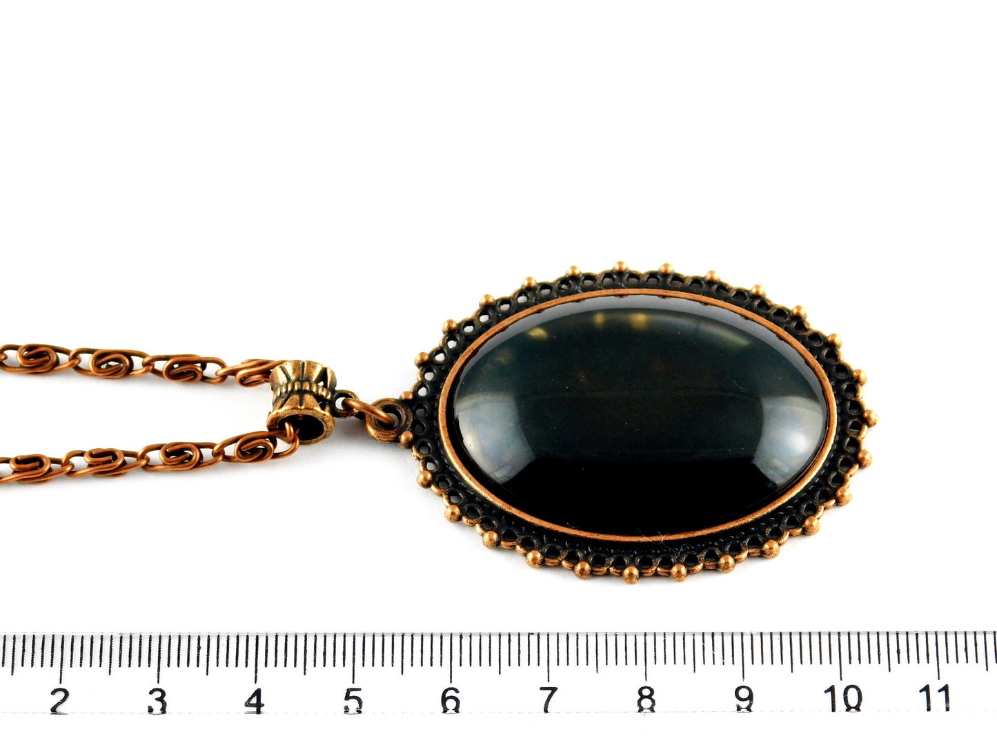 Kupferfarbene Halskette "Dark Green Magic" mit großem Cabochon