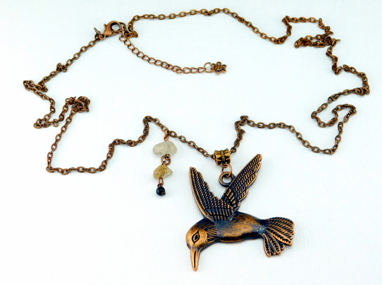 Kupferfarbene Kette mit einem Vogel Anhänger