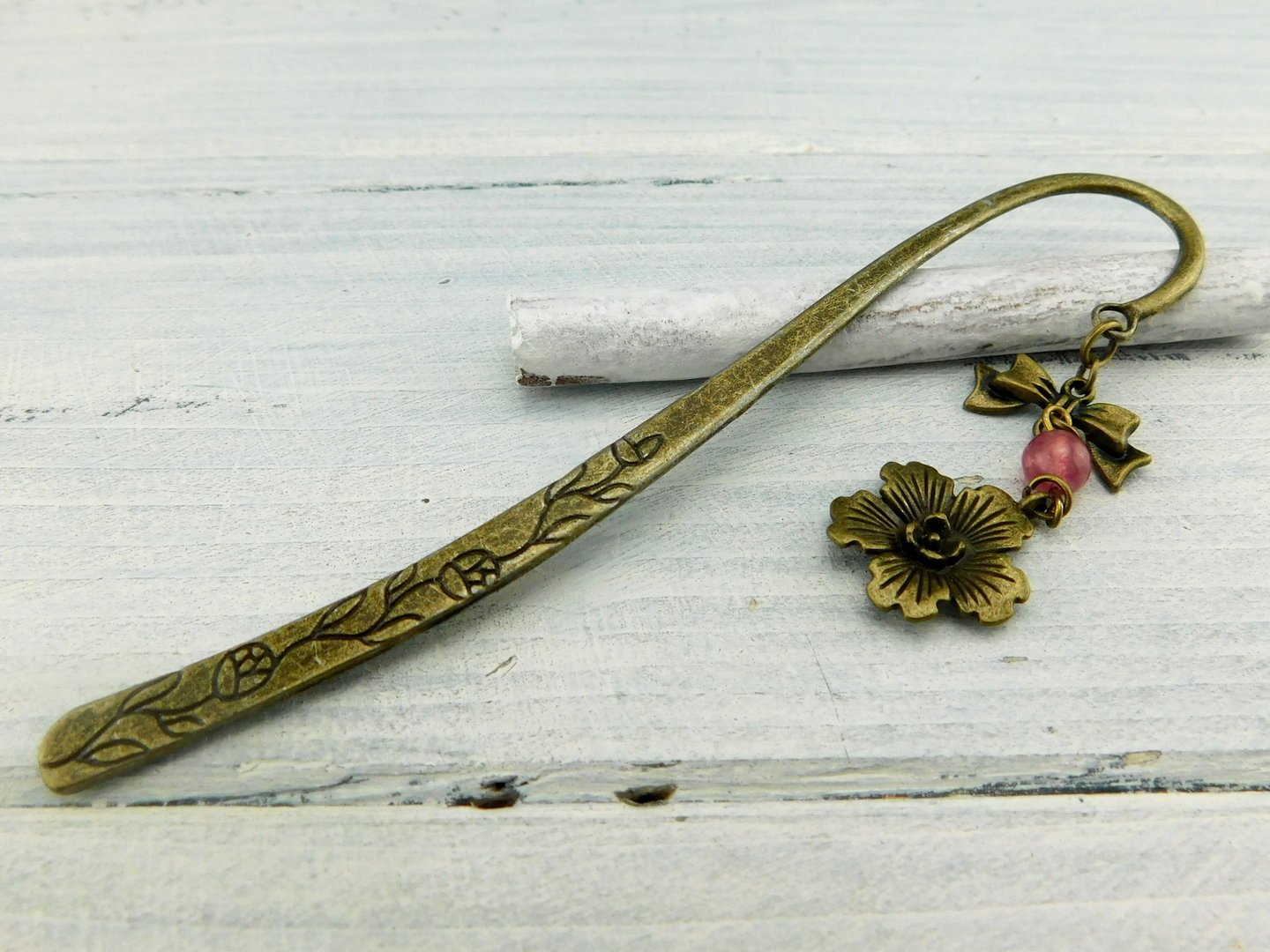 Lesezeichen "Flower Love" mit Erdbeerquarz - Vintage Schmuckstübchen