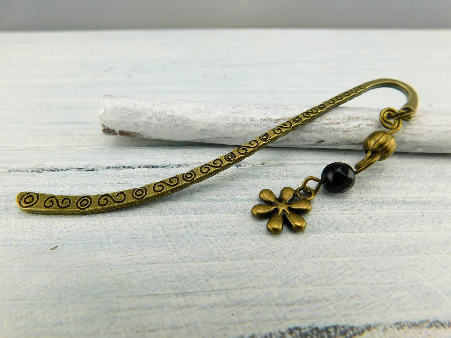 Kleines Lesezeichen in Bronze mit schwarzer Perle - Vintage Schmuckstübchen
