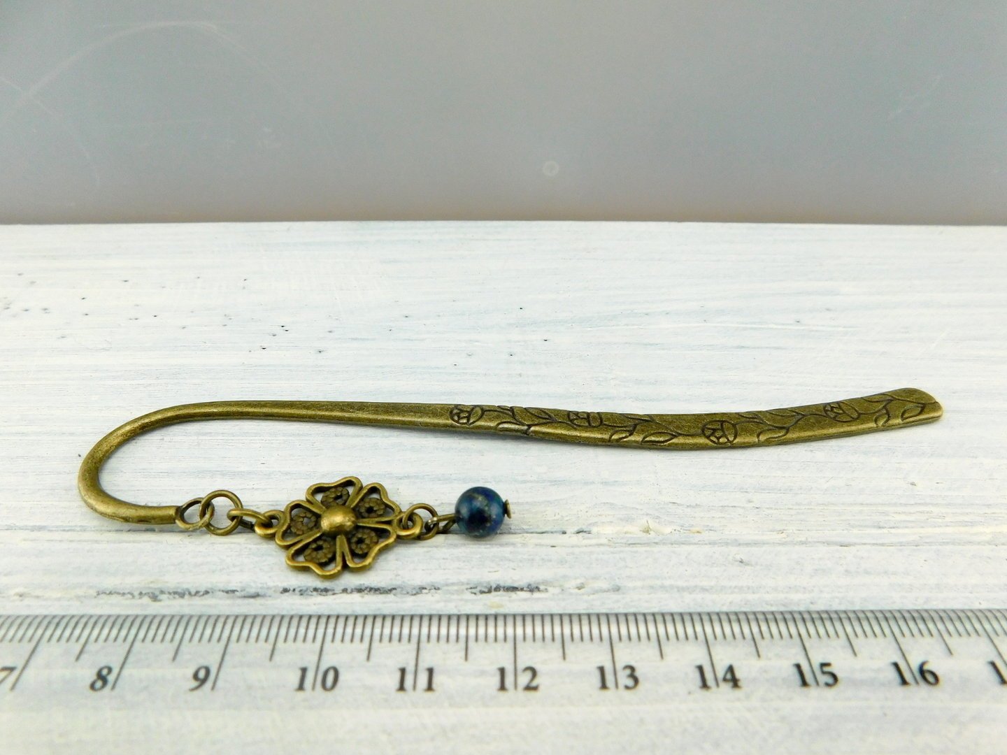 Lesezeichen mit Blümchen und grün-blauer Perle - Vintage Schmuckstübchen