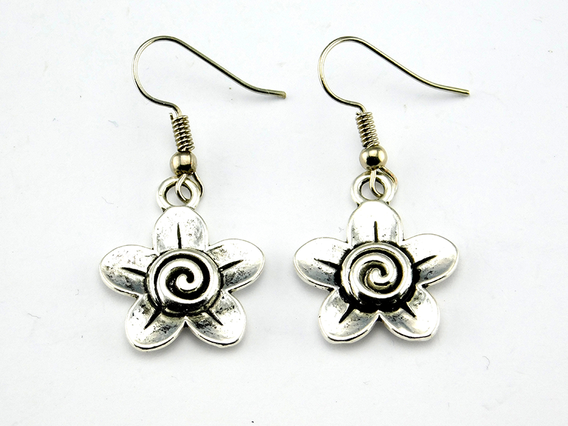 "Kleines Blümchen" - Ohrhänger mit Blumenmotiv