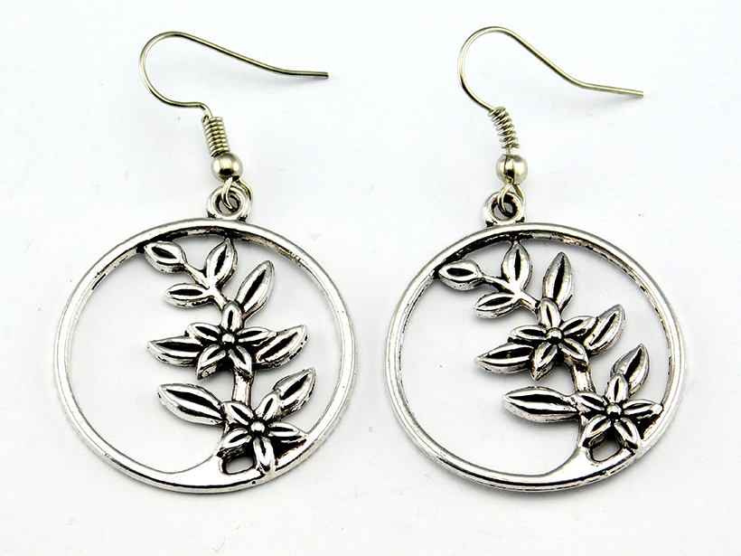 Ohrringe mit Blumenranke in Silber