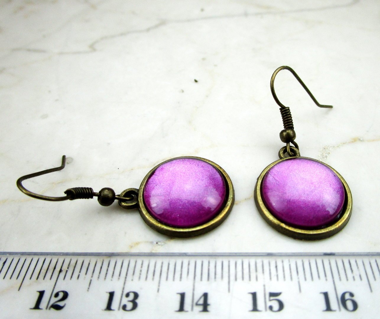 Ohrringe mit Cabochonanhänger in Fancy Pink Bronze