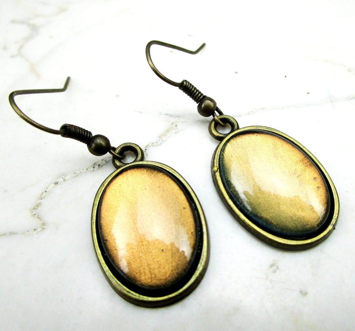 Ohrringe mit ovalem Cabochon in Grün-Gold Sunrise Bronze