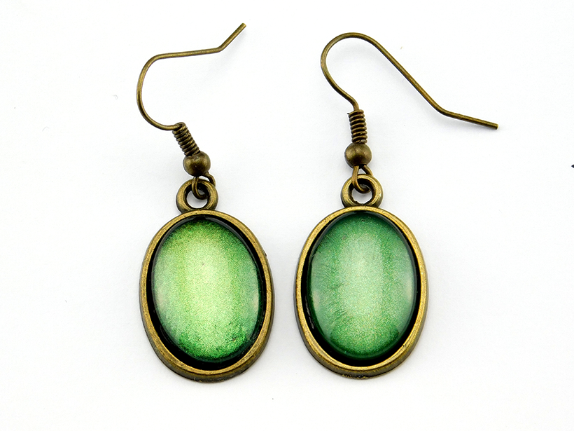 Ohrringe mit ovalem Cabochon in Mermaidgreen Bronze