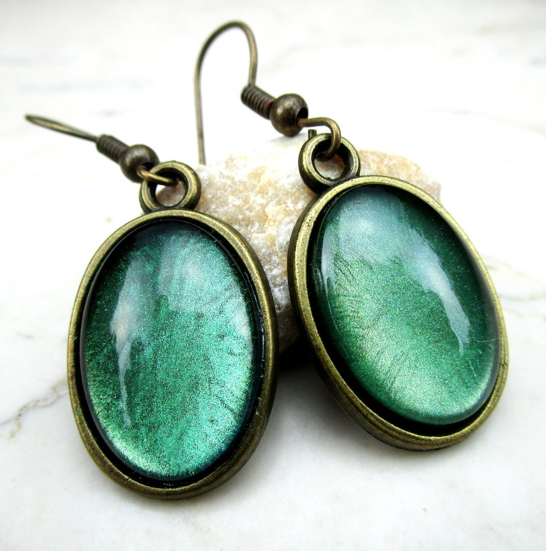 Ohrringe mit ovalem Cabochon in Mermaidgreen Bronze