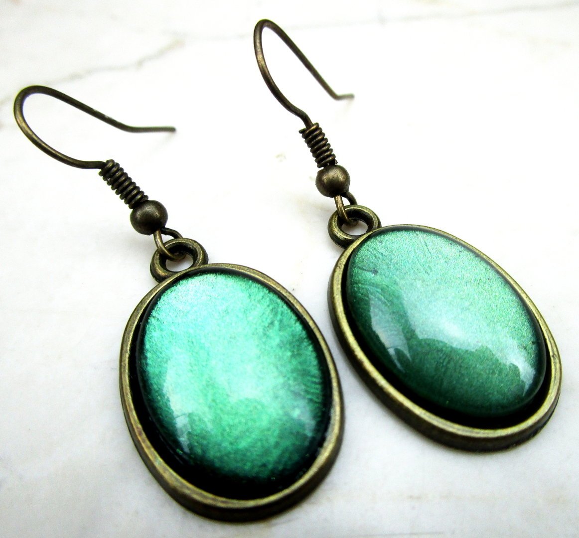 Ohrringe mit ovalem Cabochon in Mermaidgreen Bronze