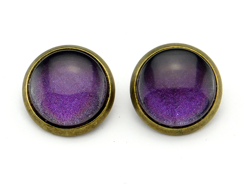 Ohrstecker mit Cabochon in Violett 12mm