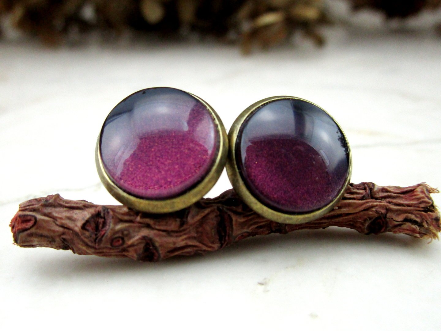 Ohrstecker mit Cabochon in Beere 12mm