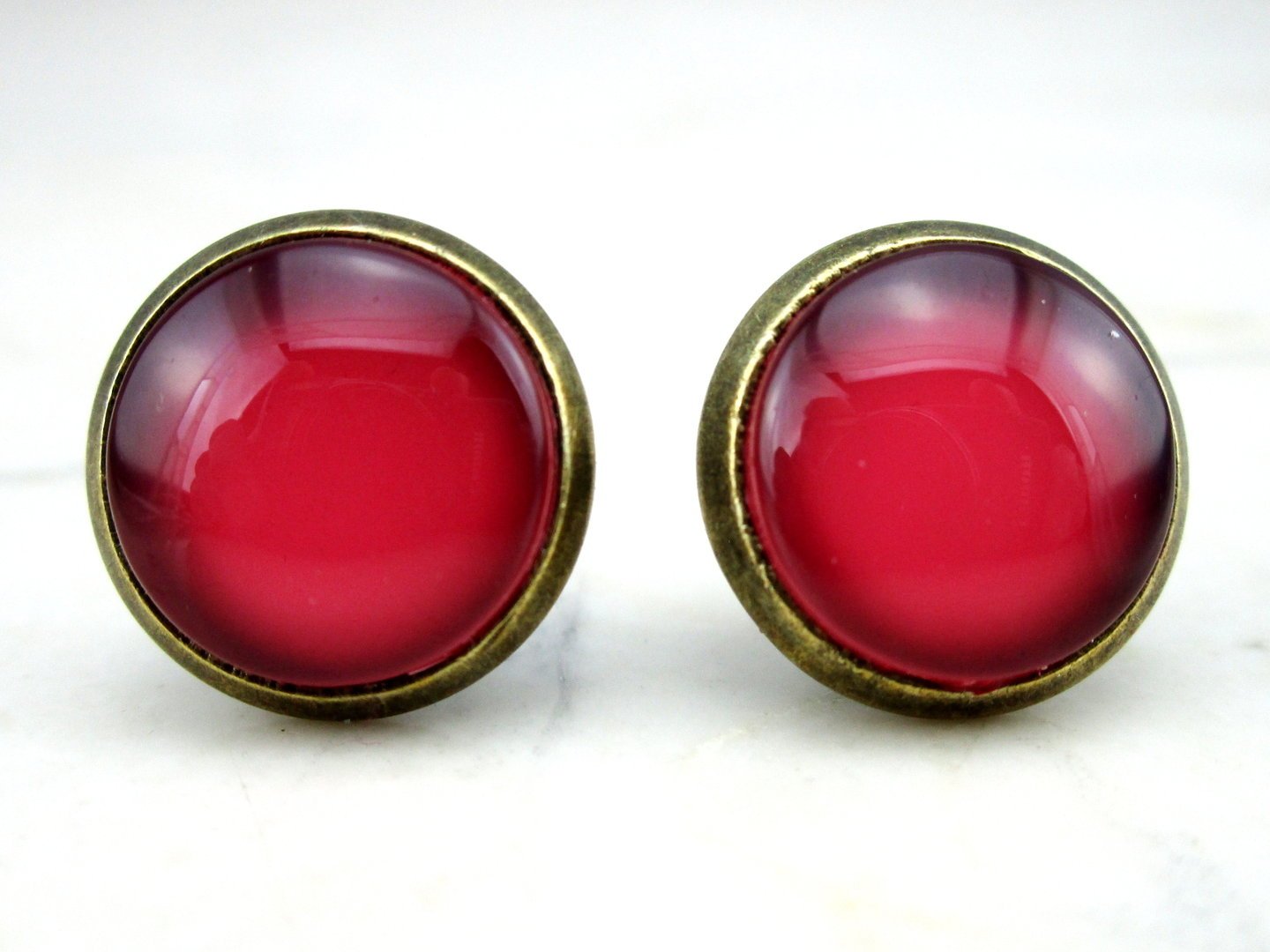 Ohrstecker mit Cabochon in Erdbeerrot 12mm