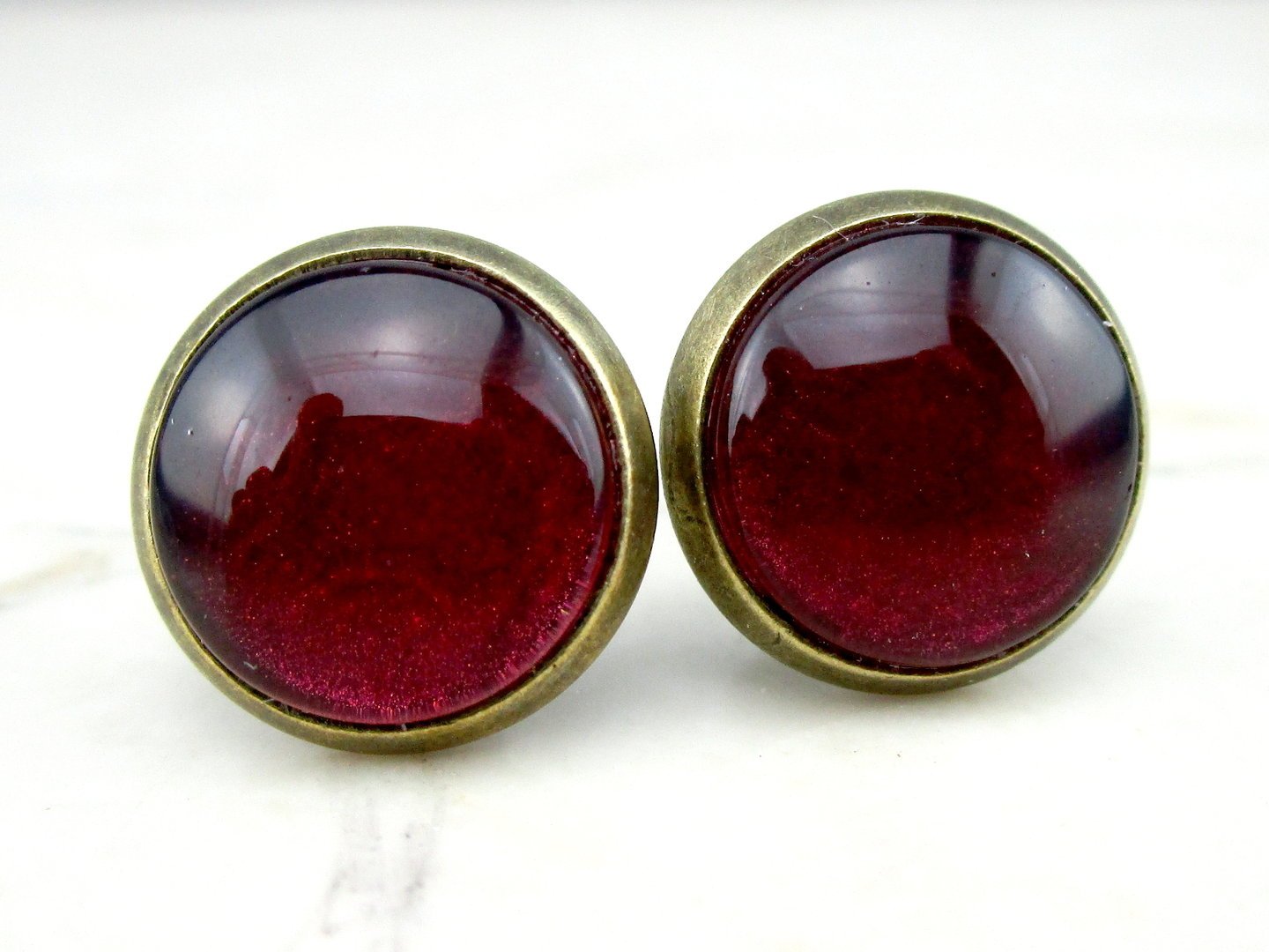 Ohrstecker mit Glasstein in Metallic Rot 12mm