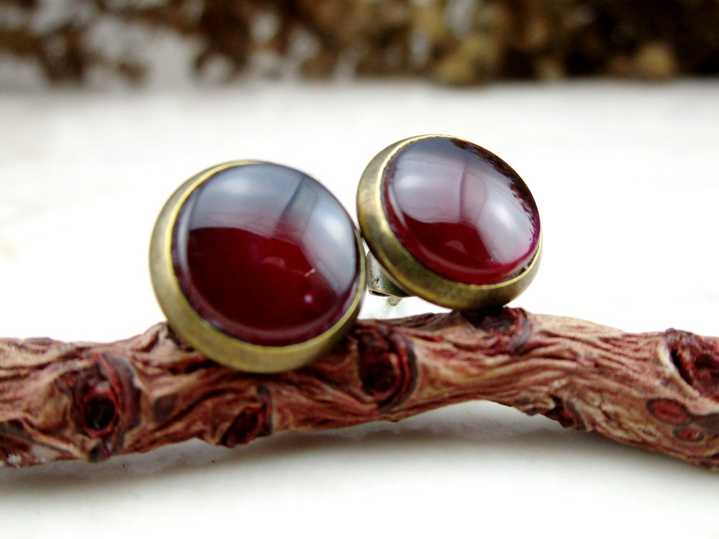 Ohrstecker mit Glasstein "Dark Red" 10mm