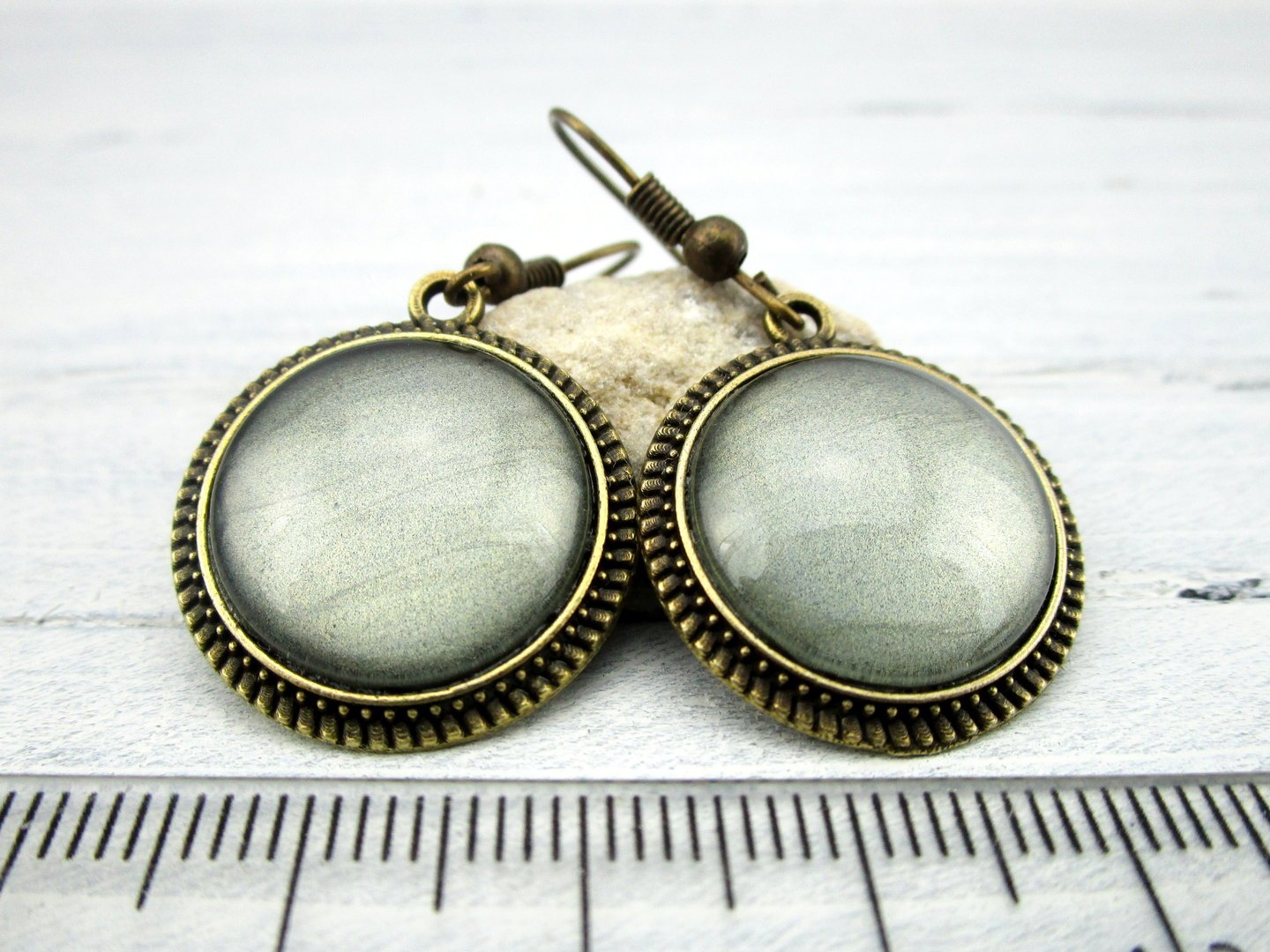 Cabochon Ohrringe "Lichtoliv" in Bronze