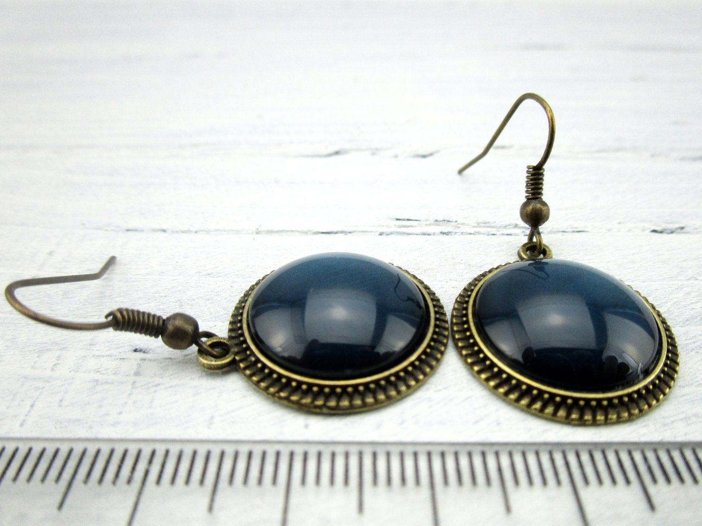 Cabochon Ohrringe "Dunkler Saphir" in Bronze