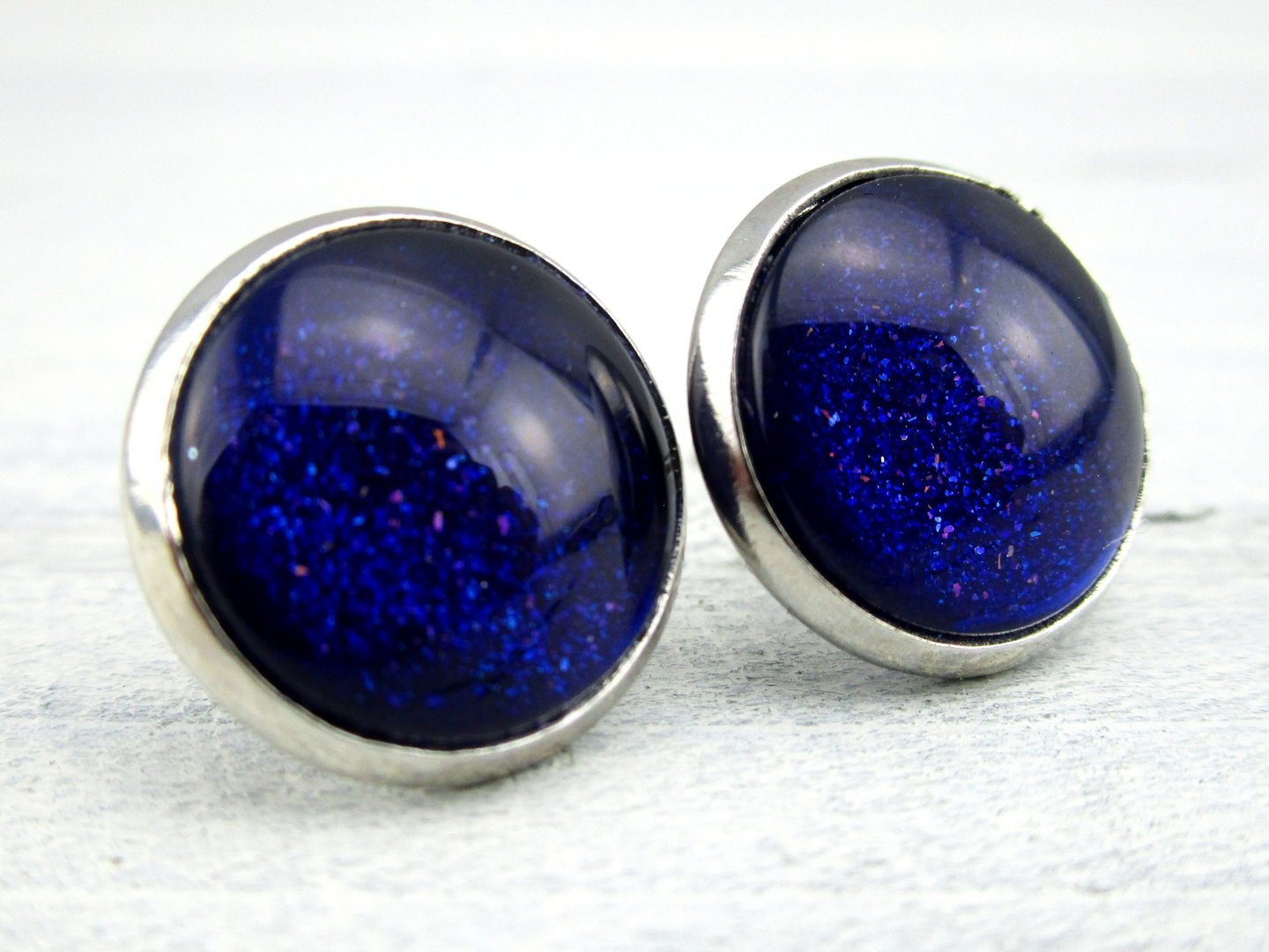 Ohrstecker "Mitternachtslila" in Silber 14mm