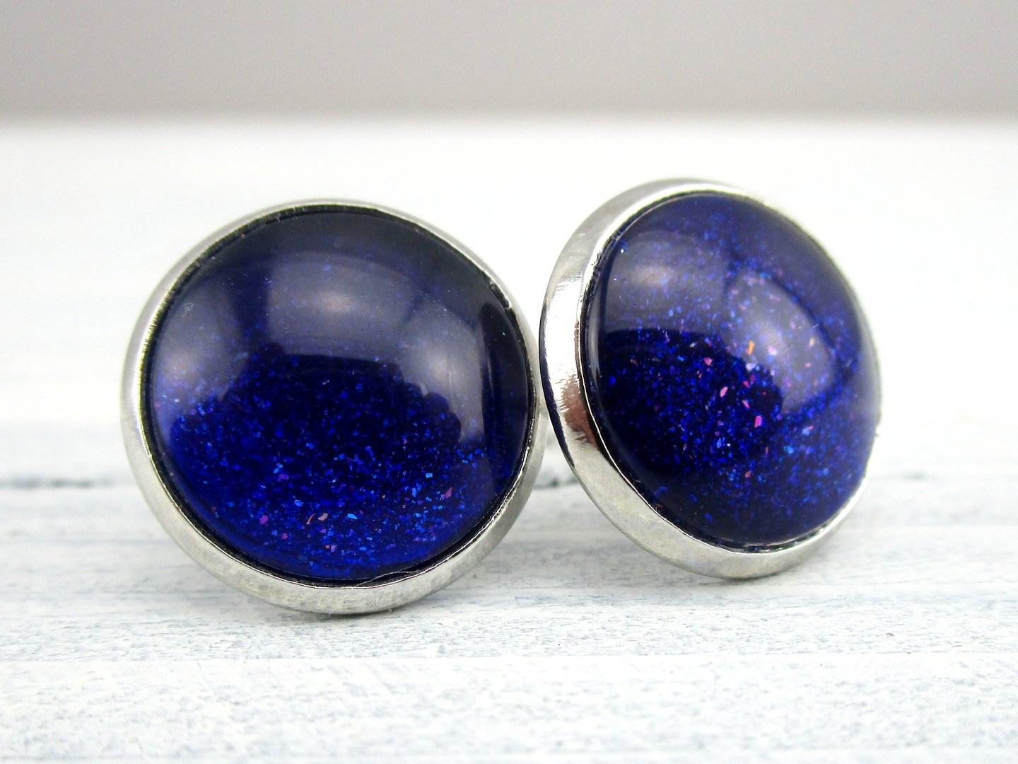 Ohrstecker "Mitternachtslila" in Silber 14mm