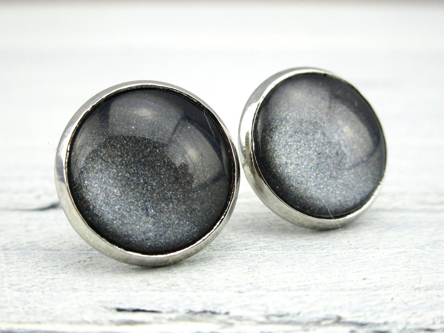 Ohrstecker "Grau Metallic" in Silber 14mm