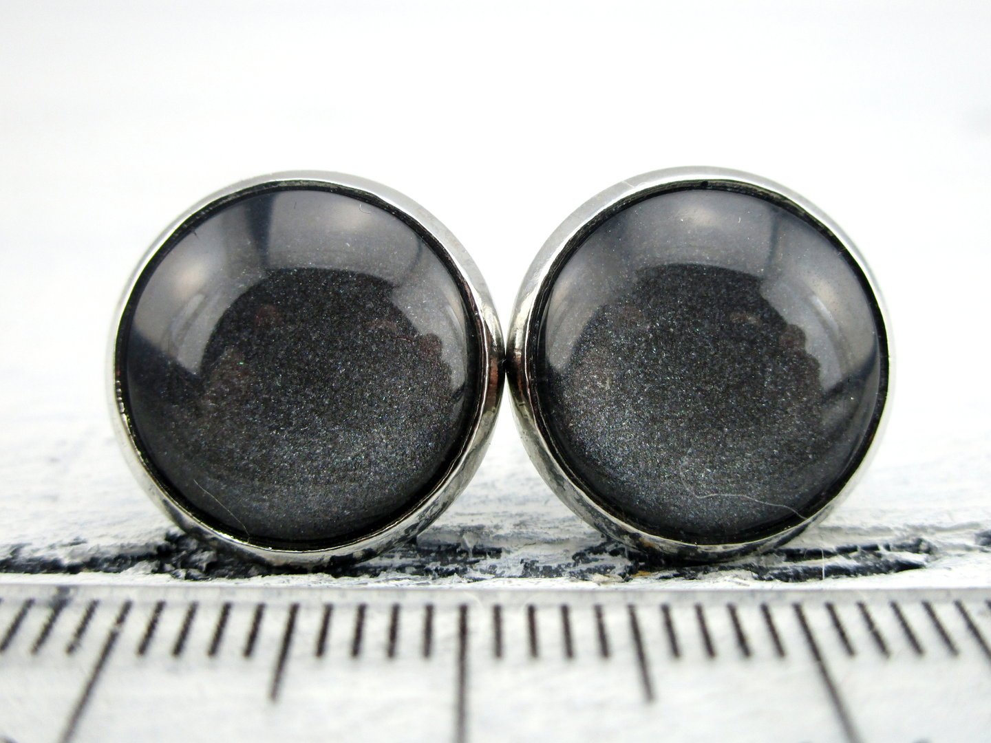 Ohrstecker "Grau Metallic" in Silber 14mm