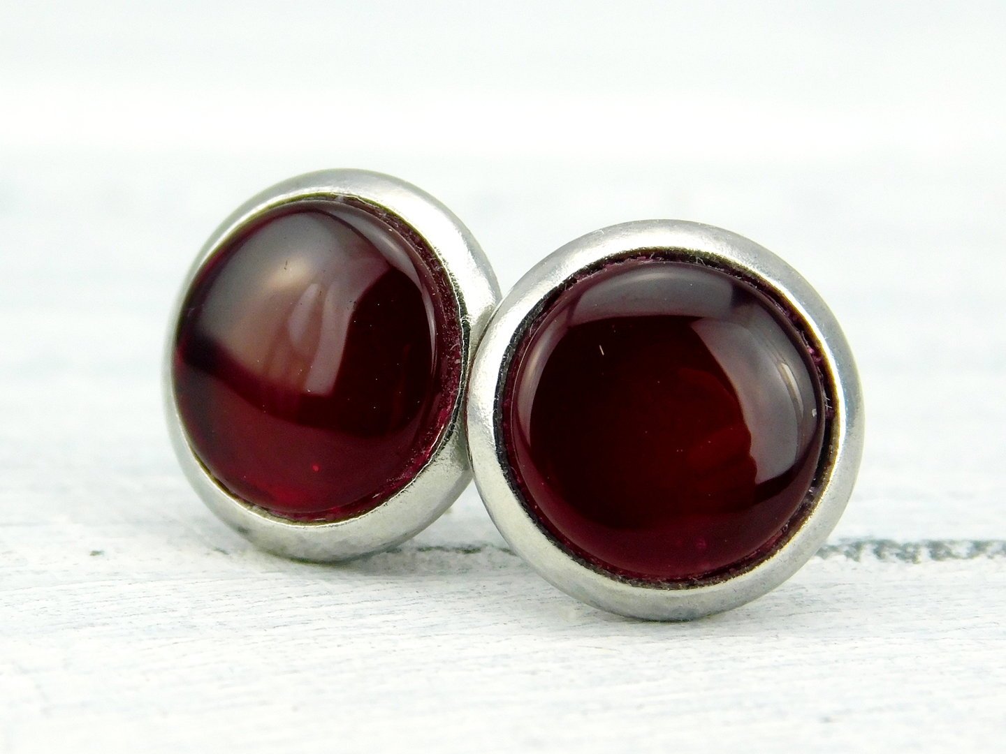 Ohrstecker "Dunkle Kirsche" aus Edelstahl 10mm